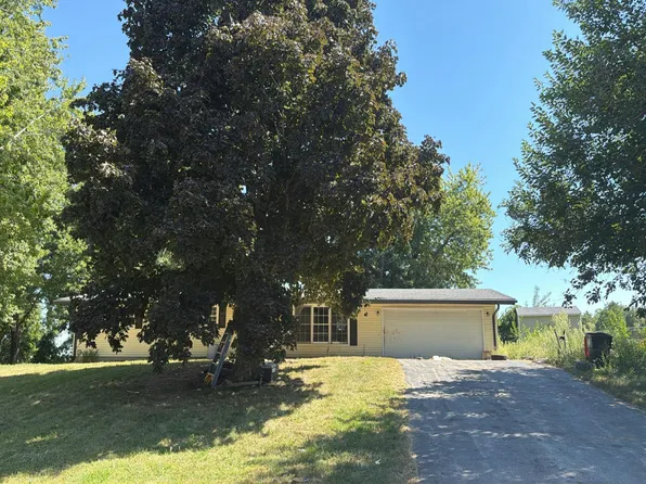 15578 N Park Pl, Petersburg, IL 62675