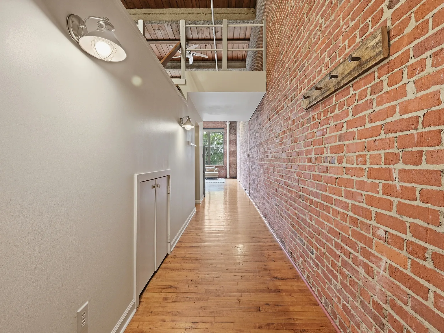 2 bed, 865 sqft, $2,100 — Photo 2