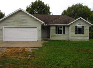 908 L C Robinson St, Aurora, MO 65605