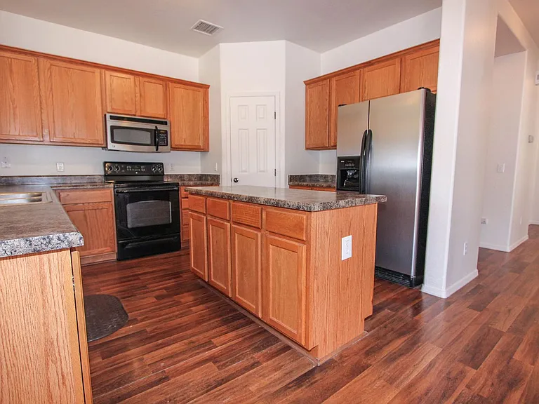 607 N Cortina St — Photo 3