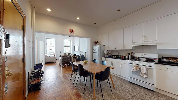 Rented by Bond New York | media 30