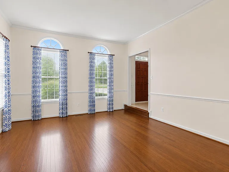 4804 Leighfield Valley Dr — Photo 4
