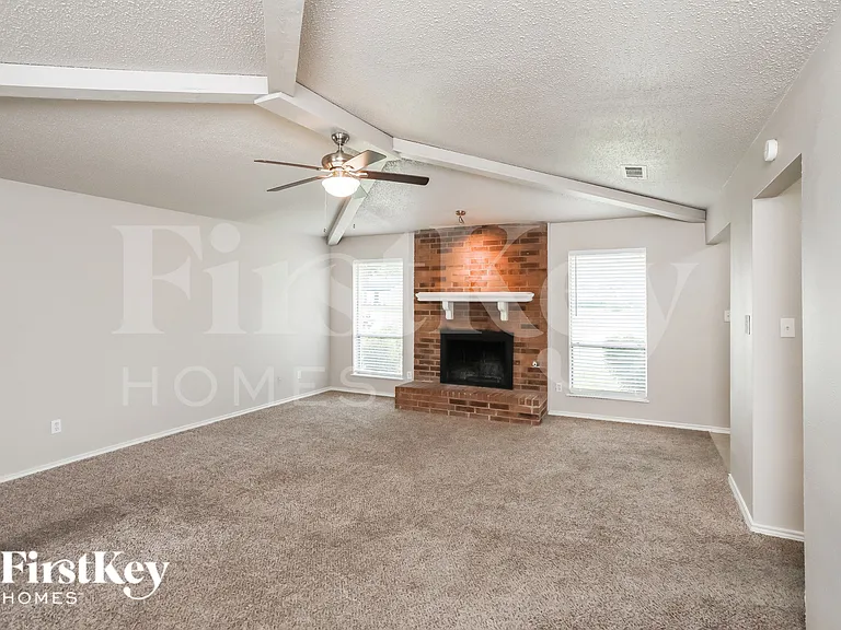 1841 College Pkwy — Photo 3