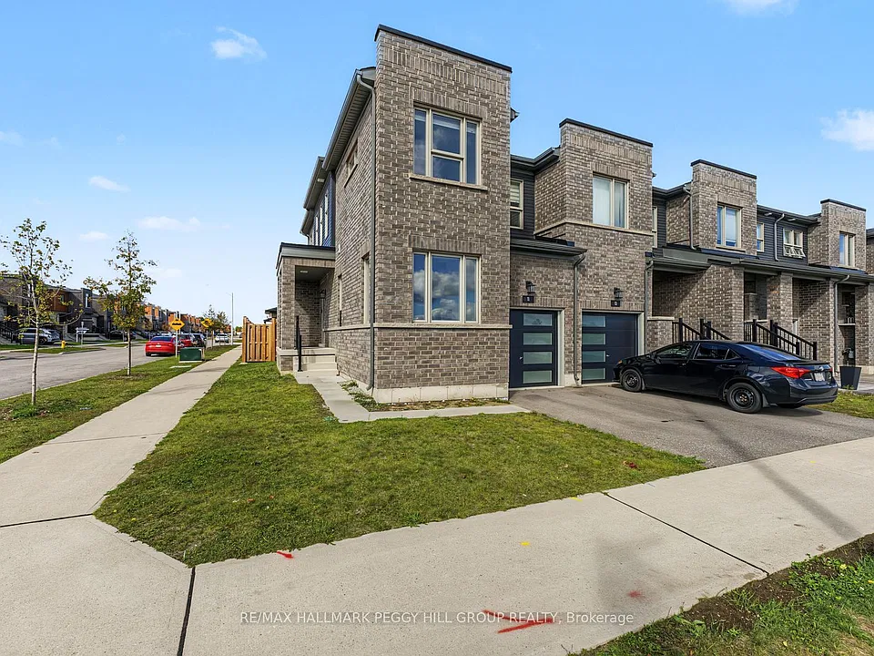 11 Turnberry Ln