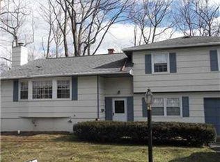 131 Shetland Dr, New City, NY 10956