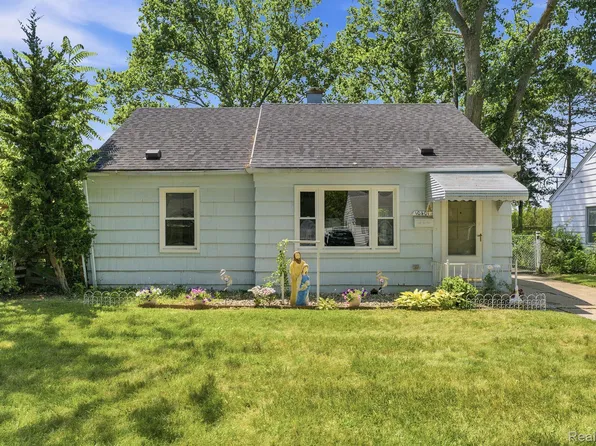 10401 Albany St, Oak Park, MI 48237