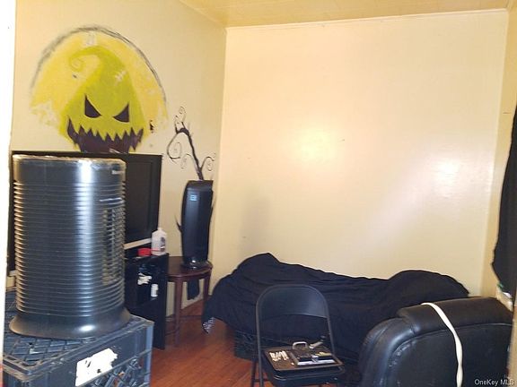3rd image of 77 Courtney Ave