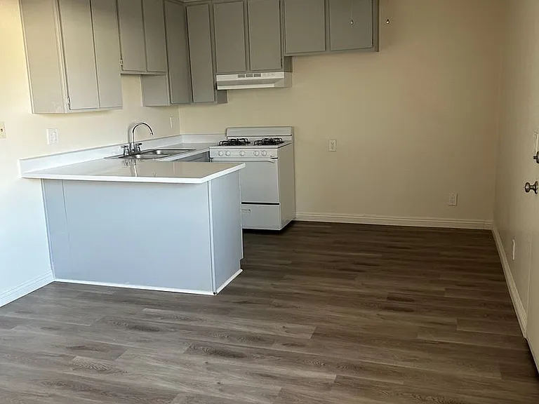 Lake Street Apartments — Photo 25