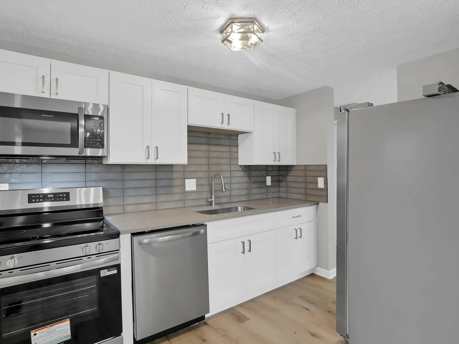 3 bed, 2.5 bath, 1428 sqft, $2,095 — Photo 4