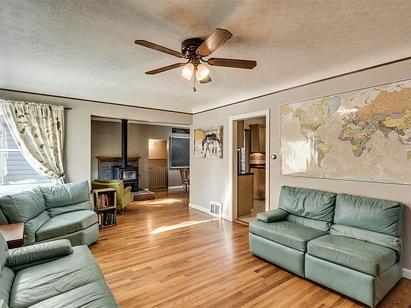 4th image of 2914 W Rockwell Ave