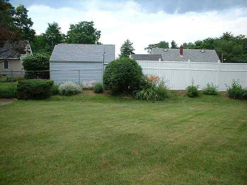 4th image of 52 LANSING Road