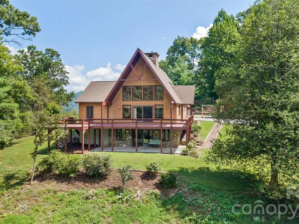 16 Spruce Way, Fairview, NC 28730