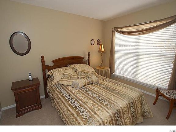 3rd image of 3249 Country Hollow Dr