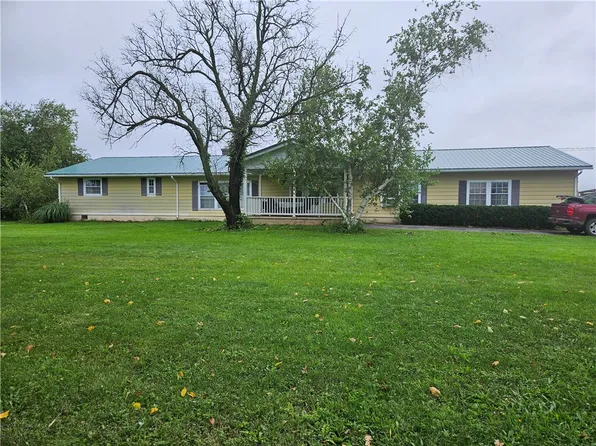 1611 Sandhill Rd, Shortsville, NY 14548