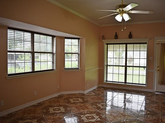 2nd image of 2521 Mills Ave