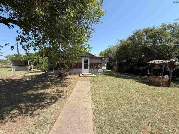 5830 Fulfer Ln, Iowa Park, TX 76367