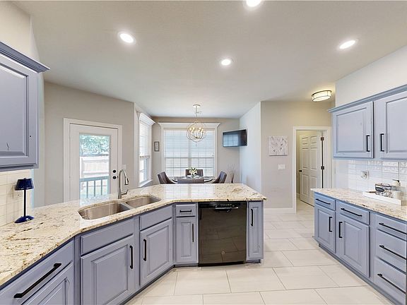 4th image of 5706 Stoney Creek Dr