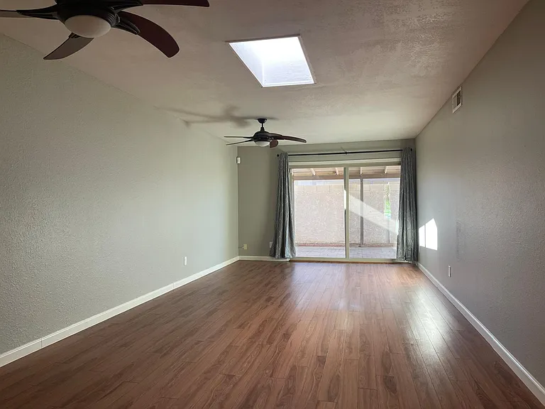 545 W Colgate Dr — Photo 5