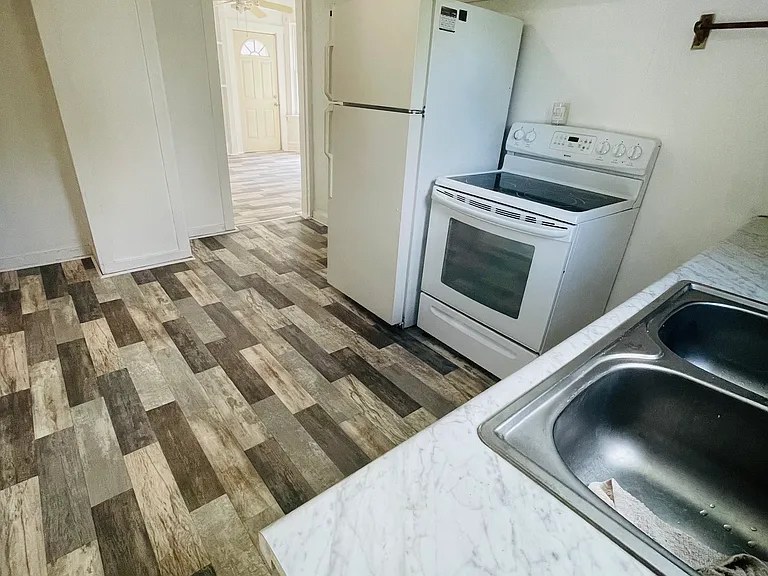 917 Chestnut St — Photo 1