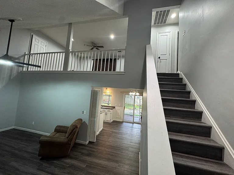 102 Weatherbark Cir — Photo 16