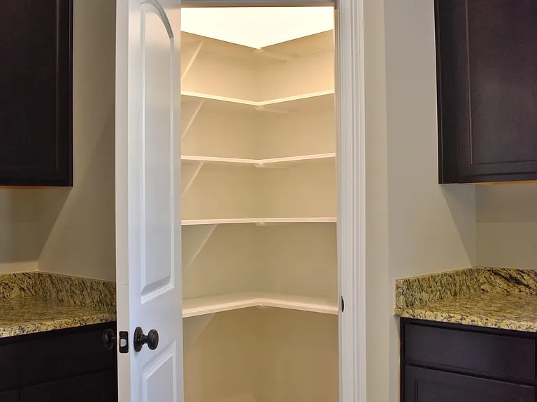 Kitchen: Pantry