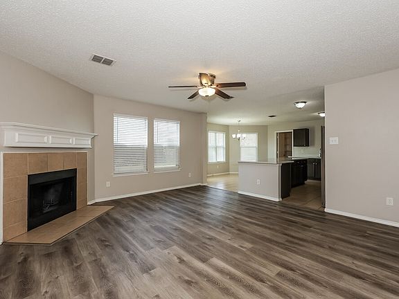 4th image of 7024 Lake Jackson Dr