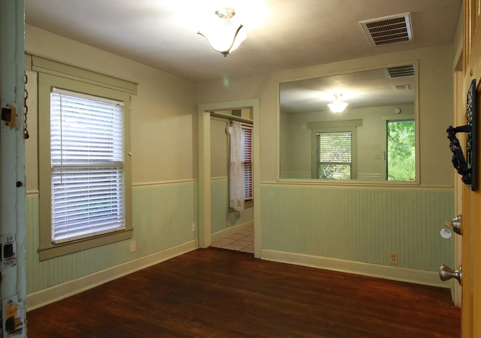 Charming North Campus Bungalow — Photo 3