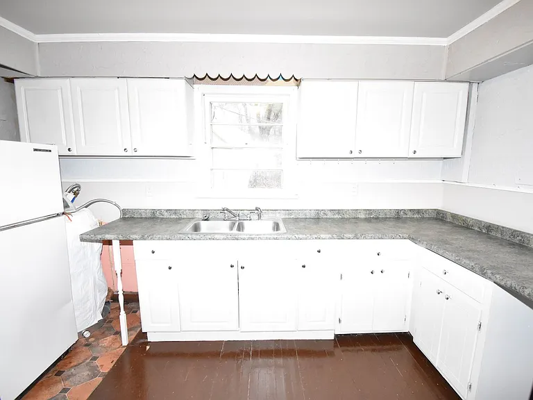 141 W Rossview Rd — Photo 6