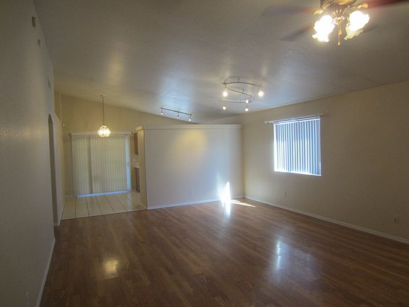 4th image of 2883 S Foster Dr
