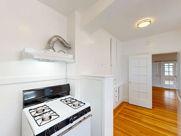2945 Van Ness Ave #10 — Photo 5