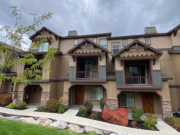 "Front door" and 2nd floor deck/patio overlooks common area with horse shoe pits and picnic tables