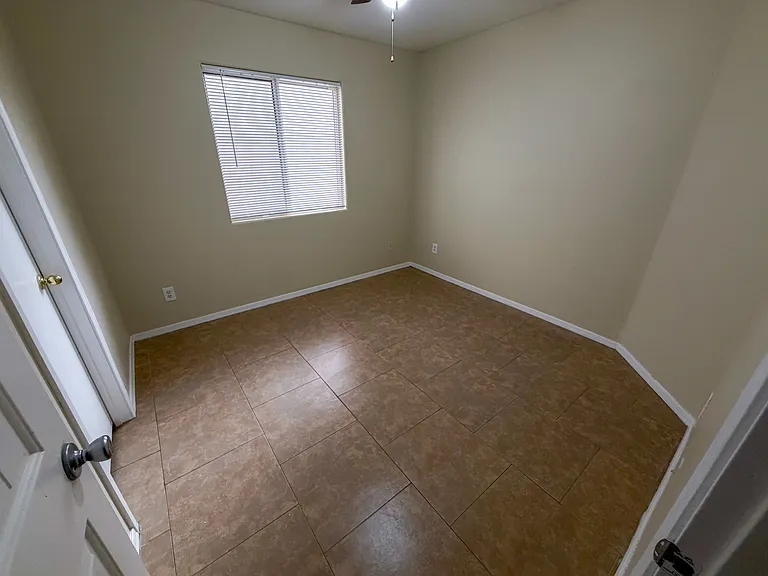 15448 W Hearn Rd — Photo 8