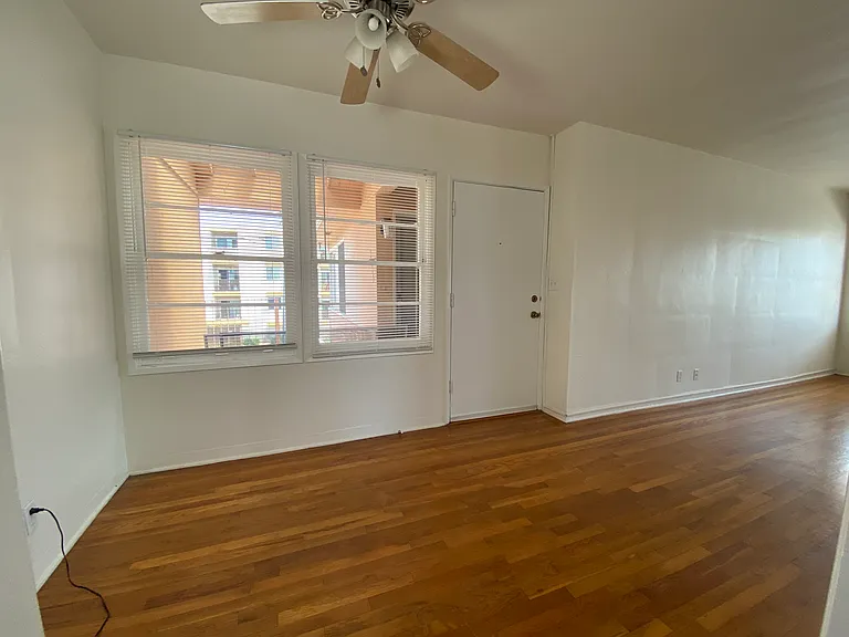 3117 Polk Ave #3117 — Photo 4