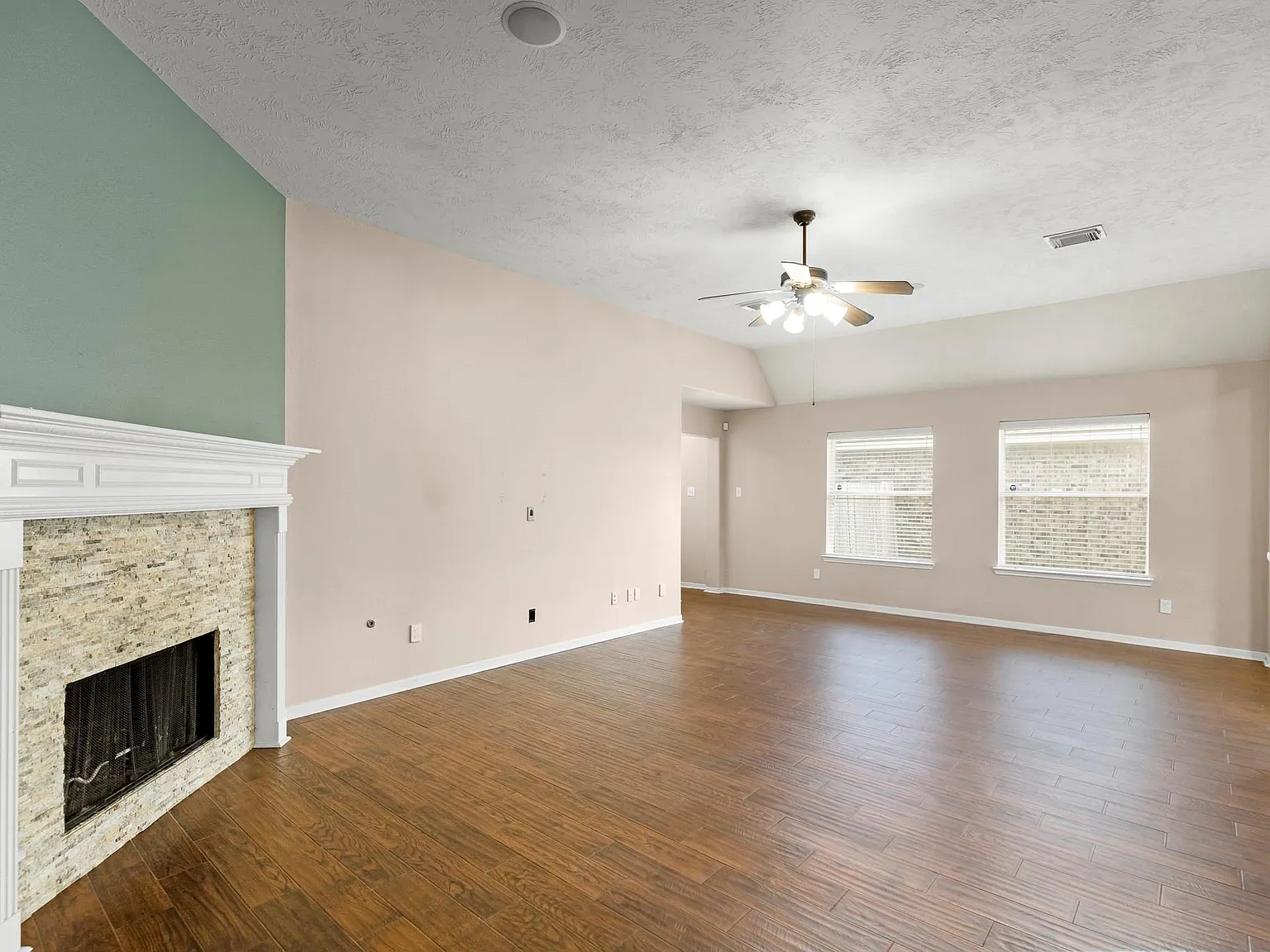 4 bed, 2.0 bath, 2147 sqft, $2,485 — Photo 2