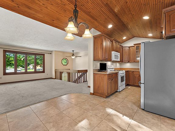 4th image of 2397 Niagara St