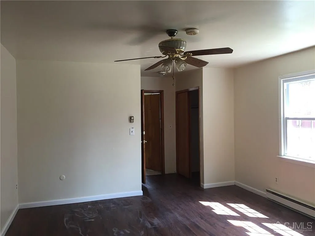 3 bed, 1.0 bath, 1500 sqft, $2,450 — Photo 4