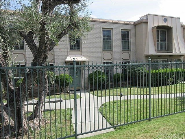 1st image of 22067 Oxnard St