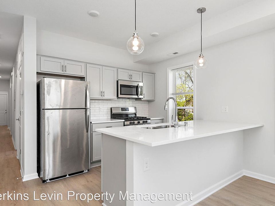 1st image of 2810 Fremont Ave S #1B