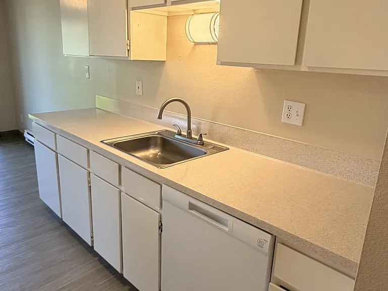 Stafford Court Apartments — Photo 6