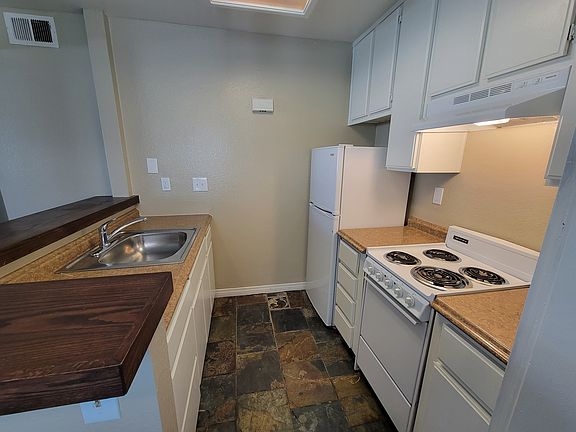 5th image of 3640 Oak Creek Dr Unit A