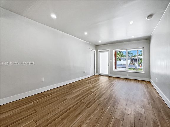 3rd image of 524 NE 160th St