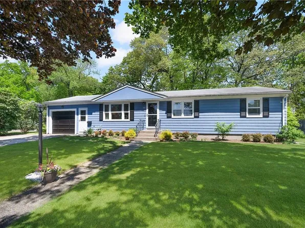 30 Grassmere St, Warwick, RI 02889