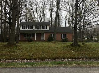 12 Forsythia Ct, Orchard Park, NY 14127