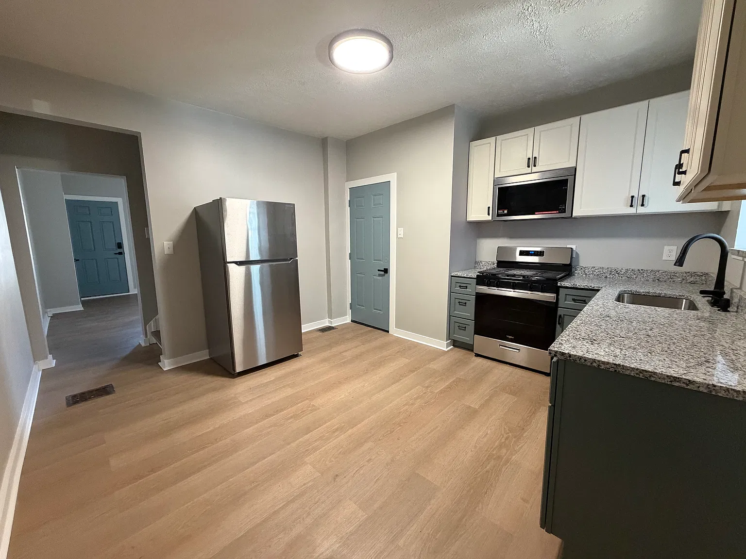 2 bed, 1200 sqft, $1,950 — Photo 4