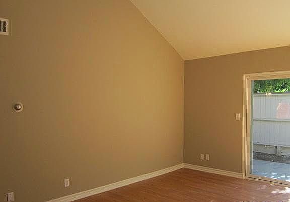 3rd image of 22330 Victory Blvd