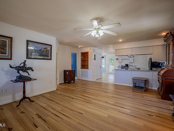 4th image of 425 Berry Ridge Rd