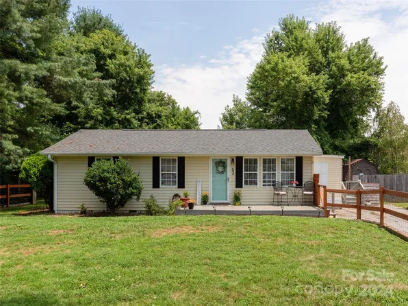 63 E Sugar Maple Dr, Hendersonville, NC 28739