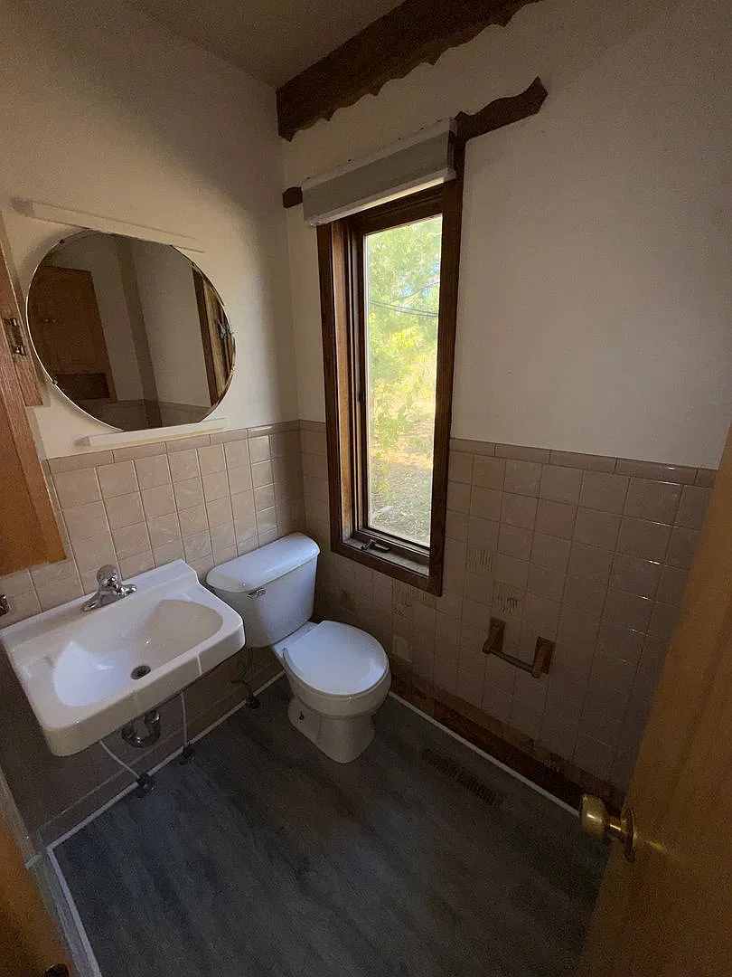 3 Bedroom- Walking distance to Mud Lake — Photo 4