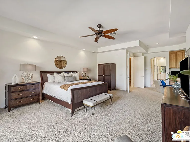 2 Varsity Cir — Photo 36