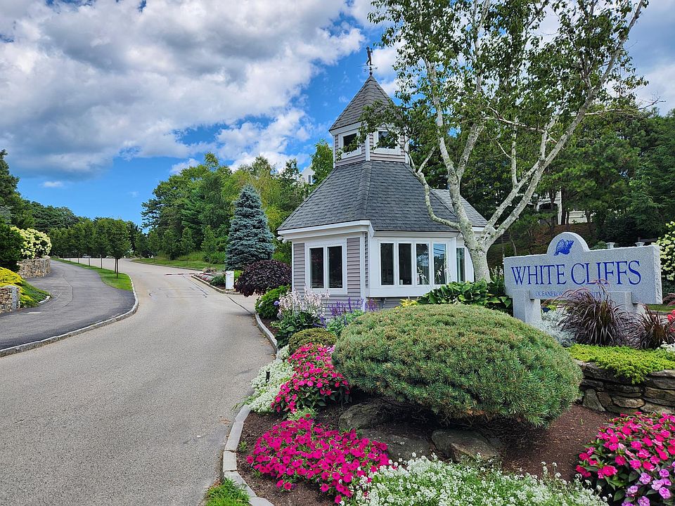 Private gated entryway